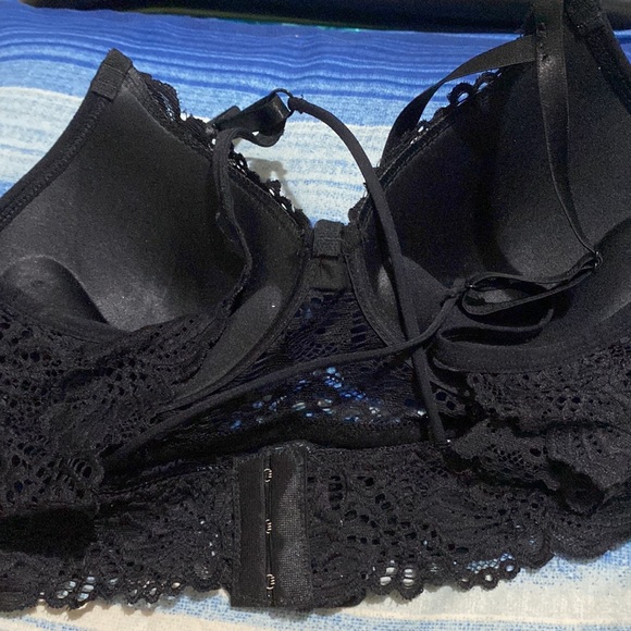 Strappy lace push up bra - Picture 3 of 3